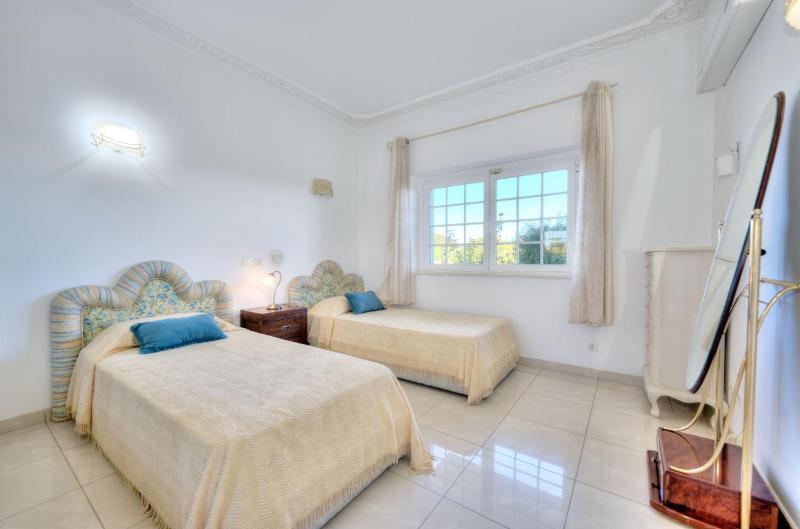 Praia da Marinha Apartment - image 22