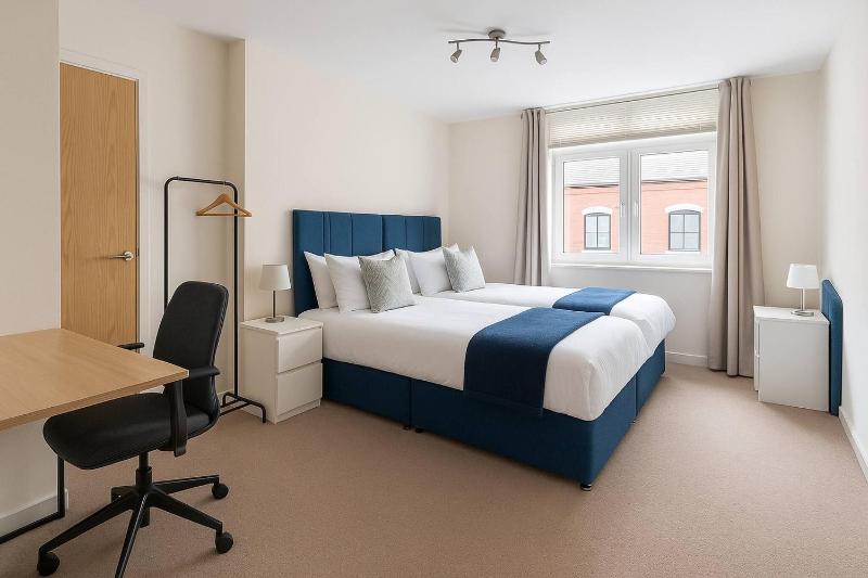 Apartment in Nottingham with parking - image 23