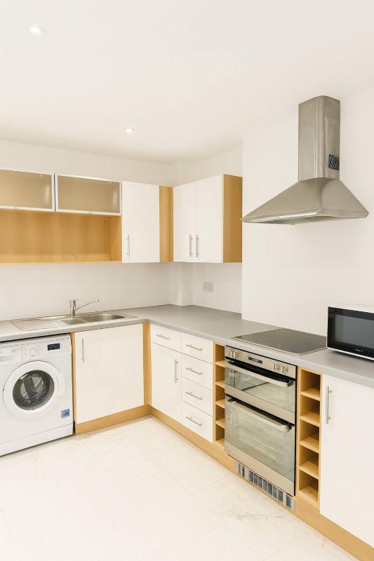 Apartment in Nottingham with parking - image 21