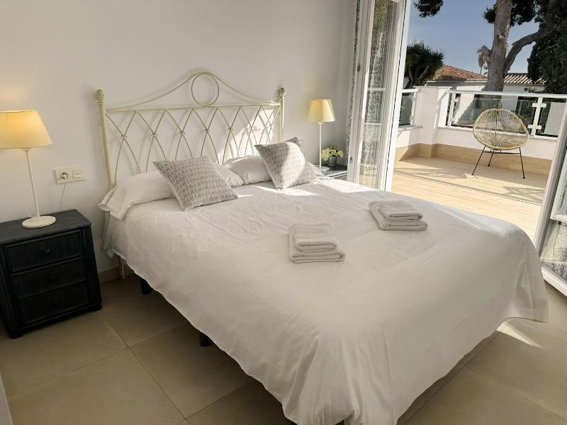 Nerja Paradise Rentals - Villa Suero - image 6