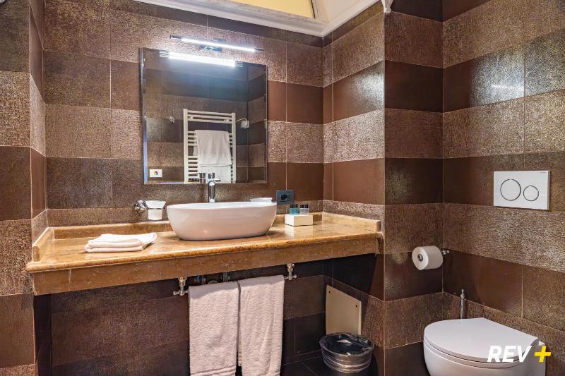 Via Veneto Suites - image 5