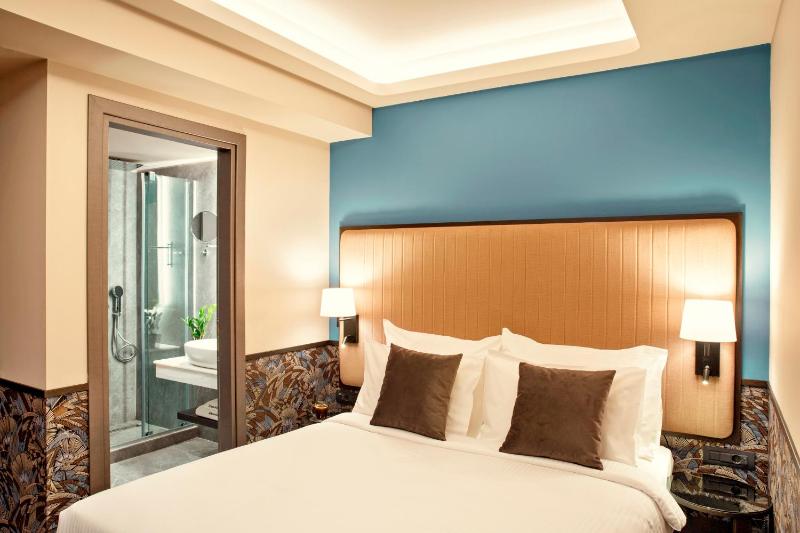 Zeus Essence Athens Central Trademark Collection by Wyndham - image 3