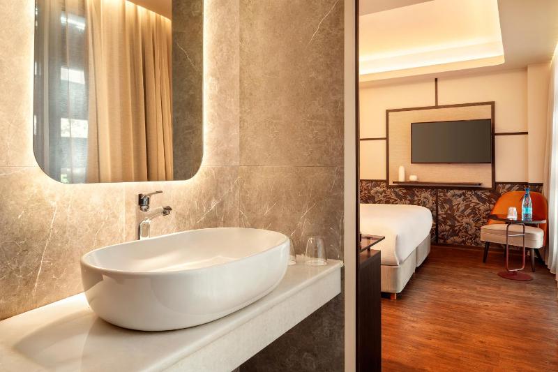 Zeus Essence Athens Central Trademark Collection by Wyndham - image 8