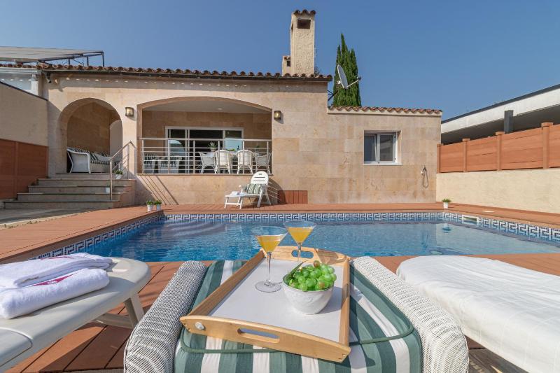 Apart-Rent Villa Pani 0141 con piscina y amarre - image 1