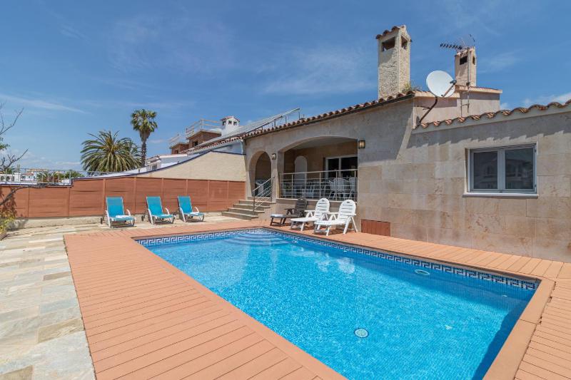 Apart-Rent Villa Pani 0141 con piscina y amarre - image 11