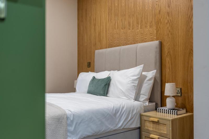 Leeds City Luxe Apartment with Parking 8 mins to station! - image 38
