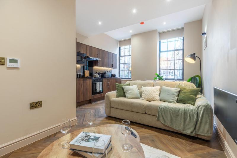 Leeds City Luxe Apartment with Parking 8 mins to station! - image 27
