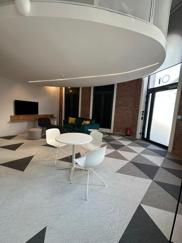 Fesh Lofts 10min to city center AC & Kitchen - image 4