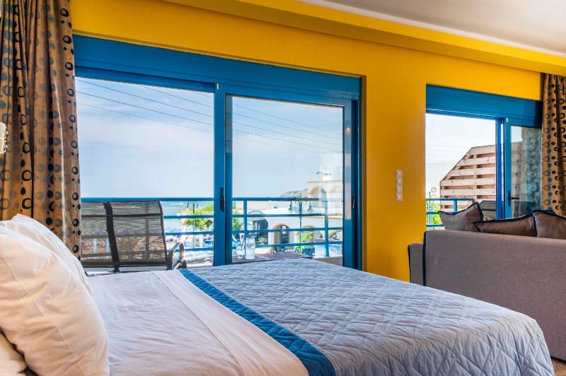 Suite with Sea View (2 - 4 Adults) image 1