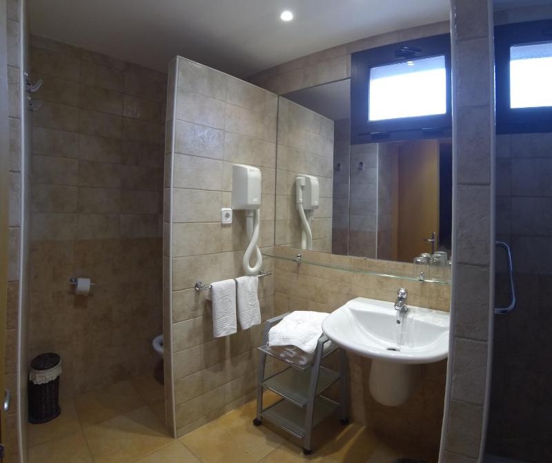 Family Room (2-4 Adults) image 3
