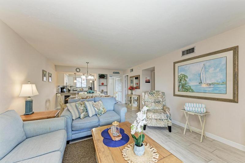 Blissfull Bay: Runaway Bay - Bayfront Condo! Largest Heated Pool by Anna Maria Life Vacation Rentals - image 28