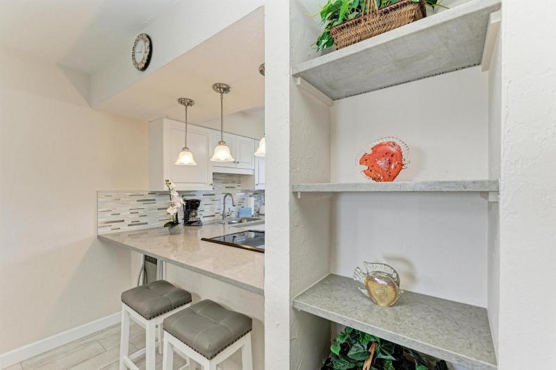 Blissfull Bay: Runaway Bay - Bayfront Condo! Largest Heated Pool by Anna Maria Life Vacation Rentals - image 22