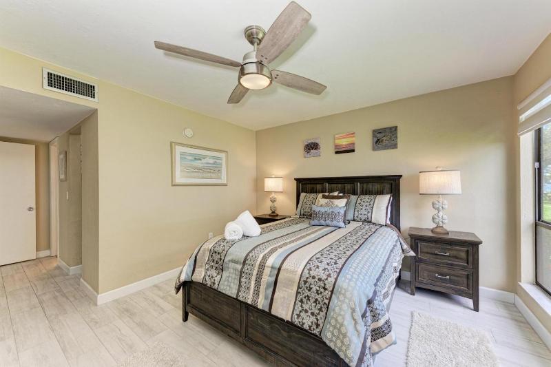 Blissfull Bay: Runaway Bay - Bayfront Condo! Largest Heated Pool by Anna Maria Life Vacation Rentals - image 26