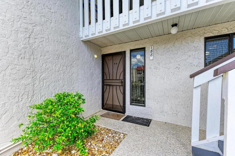 Blissfull Bay: Runaway Bay - Bayfront Condo! Largest Heated Pool by Anna Maria Life Vacation Rentals - image 12