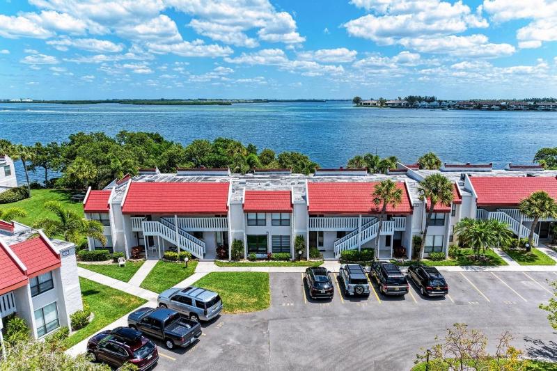 Blissfull Bay: Runaway Bay - Bayfront Condo! Largest Heated Pool by Anna Maria Life Vacation Rentals - image 20