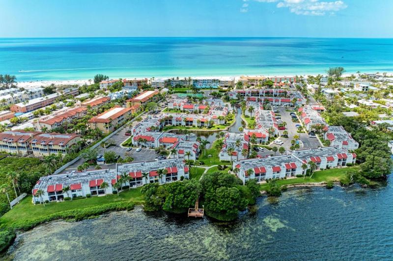 Blissfull Bay: Runaway Bay - Bayfront Condo! Largest Heated Pool by Anna Maria Life Vacation Rentals - image 43