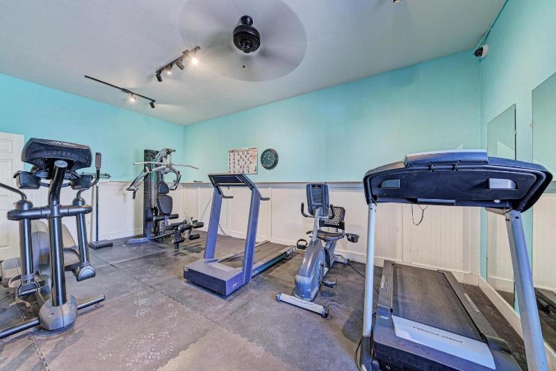 Blissfull Bay: Runaway Bay - Bayfront Condo! Largest Heated Pool by Anna Maria Life Vacation Rentals - image 29