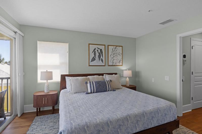 Bradenton Beach Club 301: Free Golf Cart for Jan 2026 Stay. Ask Us! by Anna Maria Life - image 12