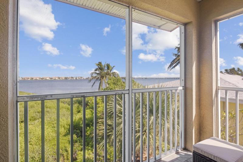Bradenton Beach Club 301: Free Golf Cart for Jan 2026 Stay. Ask Us! by Anna Maria Life - image 35