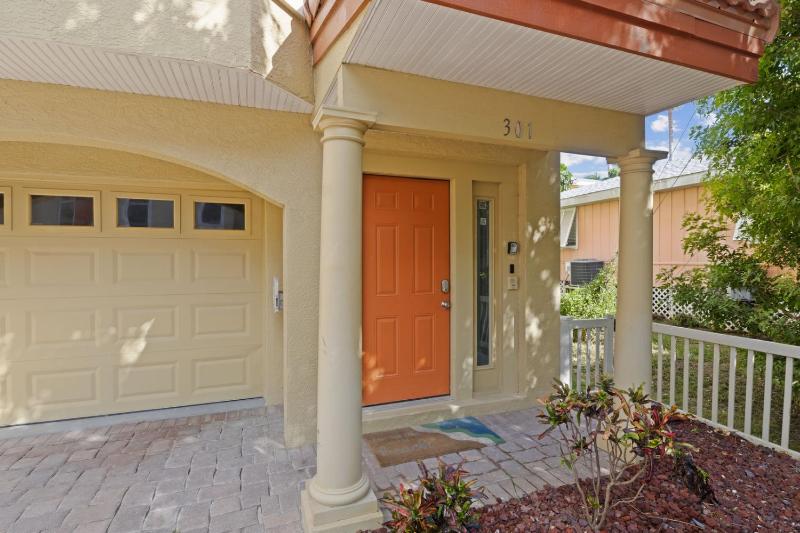 Bradenton Beach Club 301: Free Golf Cart for Jan 2026 Stay. Ask Us! by Anna Maria Life - image 27