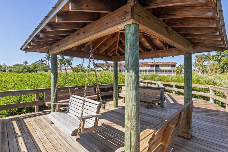 Bradenton Beach Club 301: Free Golf Cart for Jan 2026 Stay. Ask Us! by Anna Maria Life - image 36