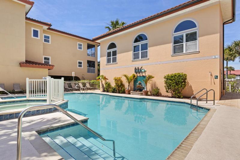Bradenton Beach Club 301: Free Golf Cart for Jan 2026 Stay. Ask Us! by Anna Maria Life - image 38
