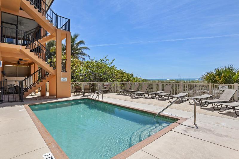 Bradenton Beach Club 301: Free Golf Cart for Jan 2026 Stay. Ask Us! by Anna Maria Life - image 25