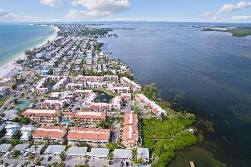 Bradenton Beach Club 301: Free Golf Cart for Jan 2026 Stay. Ask Us! by Anna Maria Life - image 13