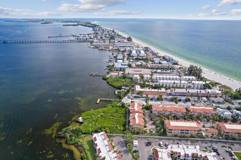 Bradenton Beach Club 301: Free Golf Cart for Jan 2026 Stay. Ask Us! by Anna Maria Life - image 33