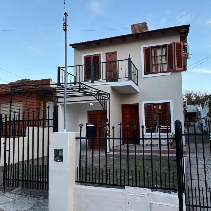Casa Expectacular cerca de la montaña - image 1