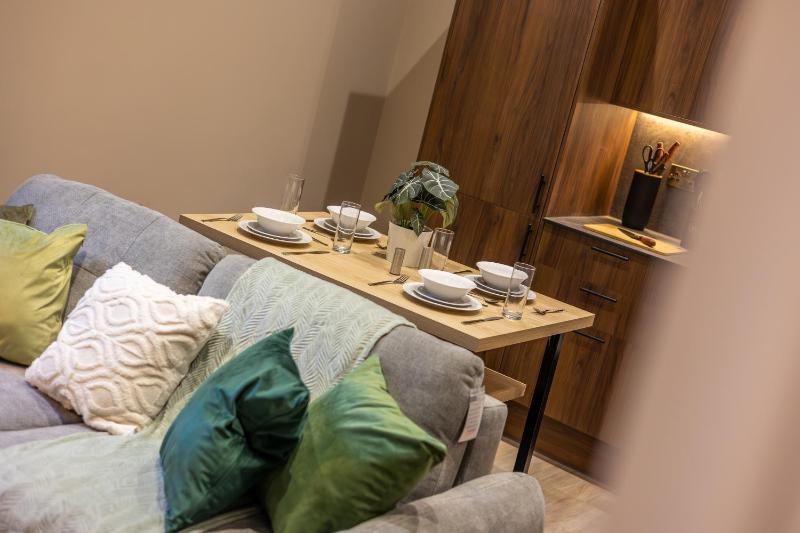 Leeds City Luxe Apartment with Parking 8 mins to station! - image 3