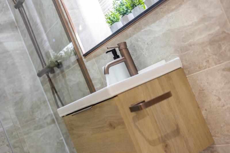 Leeds City Luxe Apartment with Parking 8 mins to station! - image 39