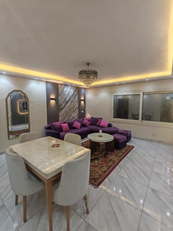 الاسكندريه المندره خطوات من الشاطئ ثاني نمره من الشاطيء تري البحر بوضوح من الجانب - image 2