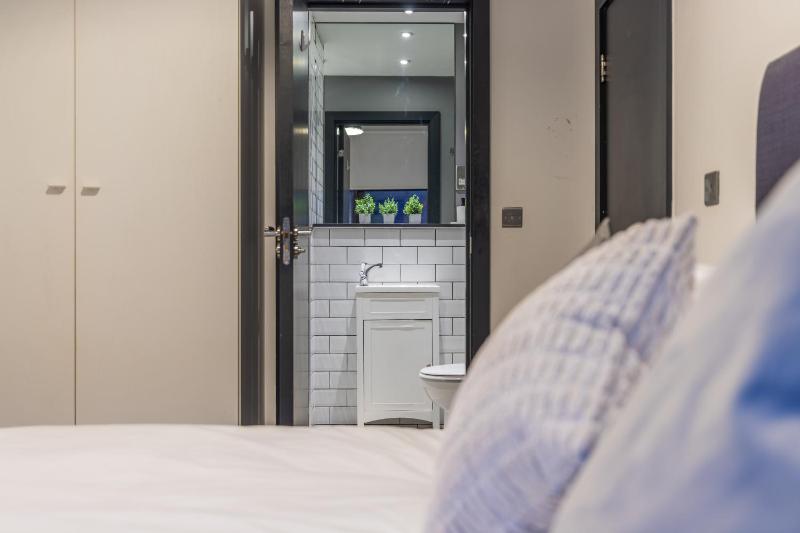 Leeds Central Cosy 1BD Flat 10 mins to Station! - image 14