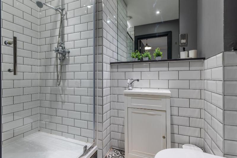 Leeds Central Cosy 1BD Flat 10 mins to Station! - image 12