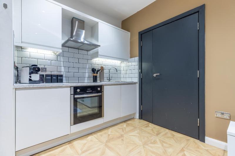 Leeds Central Cosy 1BD Flat 10 mins to Station! - image 11