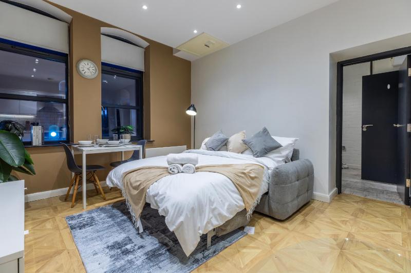 Leeds Central Cosy 1BD Flat 10 mins to Station! - image 23