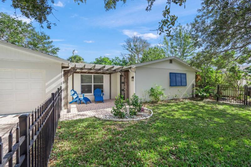 Toes in the Water - Pool Home on Siesta Key - image 9