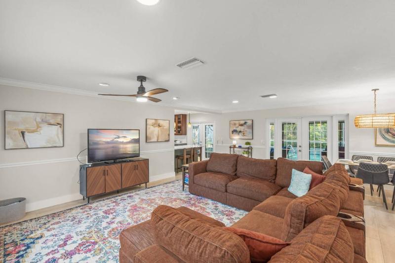 Toes in the Water - Pool Home on Siesta Key - image 11