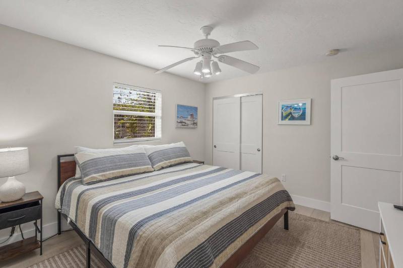 Toes in the Water - Pool Home on Siesta Key - image 5