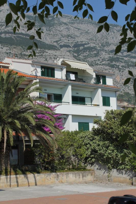 Apartments with parking space Makarska - 6632 - image 1