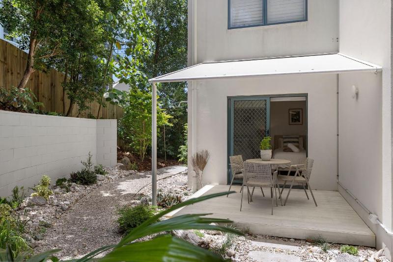Unit 3 21 Park Generous and Comfortable Beachside Abode - image 7