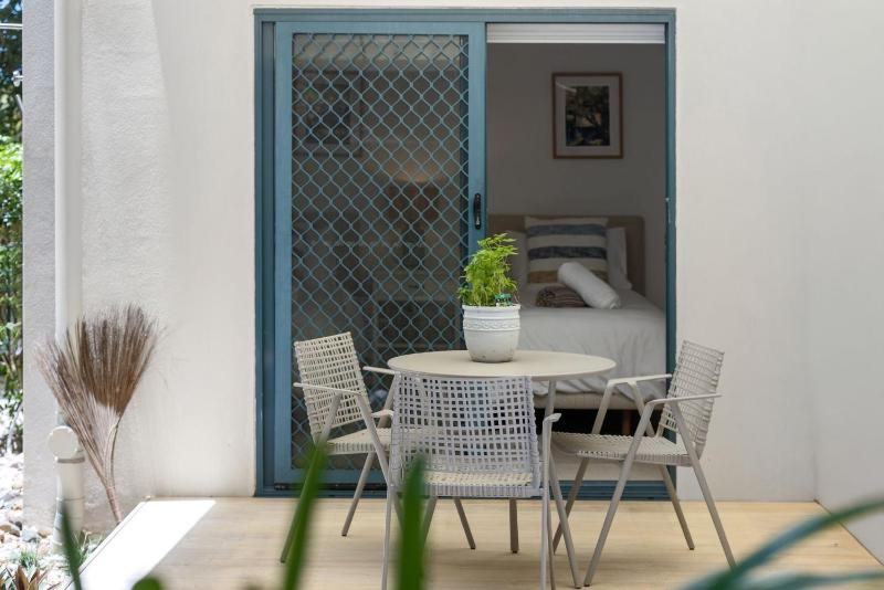 Unit 3 21 Park Generous and Comfortable Beachside Abode - image 3