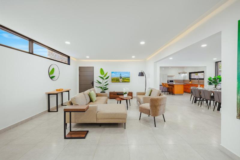 Aruba Escape Spacious 5BR Villa for 12 by Bocobay - image 20