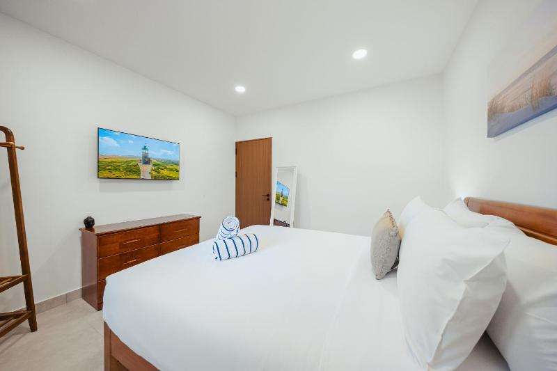 Aruba Escape Spacious 5BR Villa for 12 by Bocobay - image 2