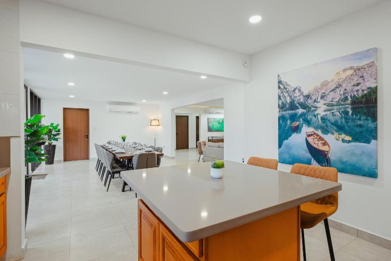 Aruba Escape Spacious 5BR Villa for 12 by Bocobay - image 18
