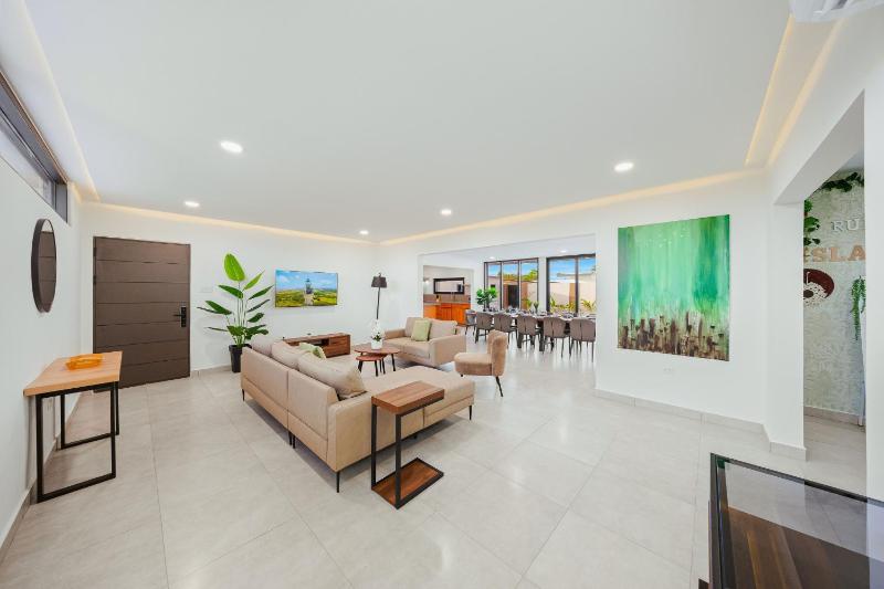 Aruba Escape Spacious 5BR Villa for 12 by Bocobay - image 35