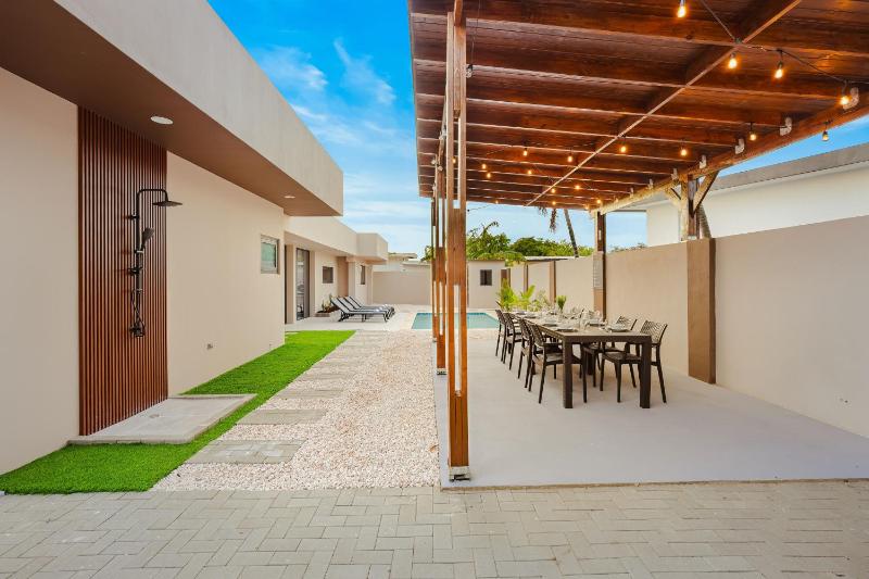 Aruba Escape Spacious 5BR Villa for 12 by Bocobay - image 48