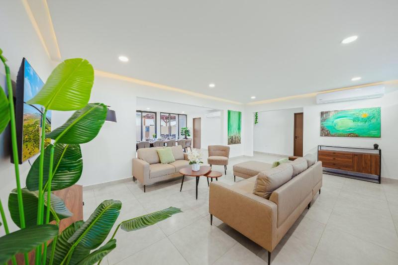 Aruba Escape Spacious 5BR Villa for 12 by Bocobay - image 16