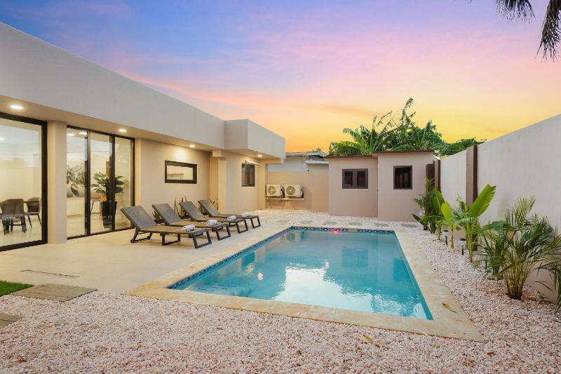 Aruba Escape Spacious 5BR Villa for 12 by Bocobay - image 42